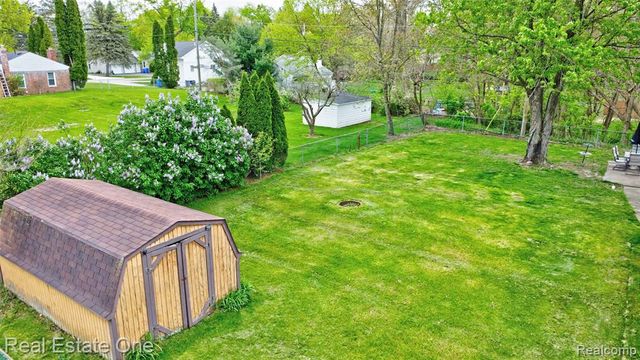 1135 Lochaven Road, Waterford, MI 48327
