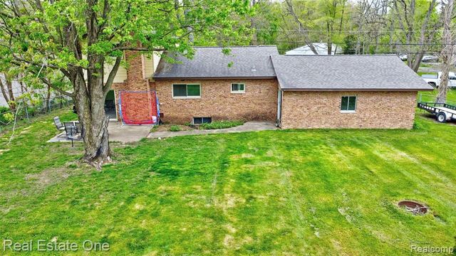 1135 Lochaven Road, Waterford, MI 48327