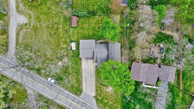 1135 Lochaven Road, Waterford, MI 48327