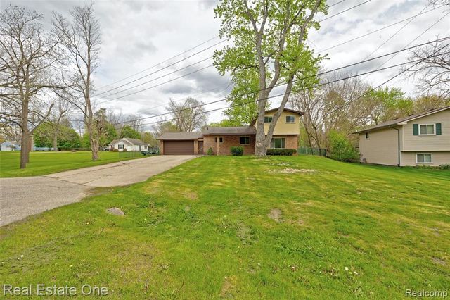 1135 Lochaven Road, Waterford, MI 48327