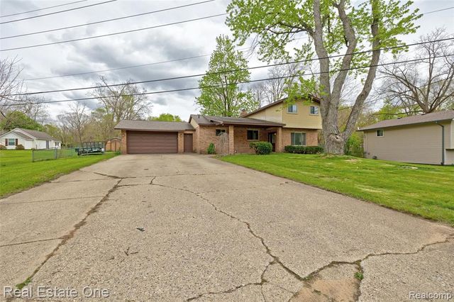 1135 Lochaven Road, Waterford, MI 48327