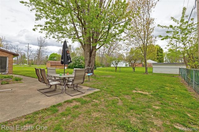 1135 Lochaven Road, Waterford, MI 48327