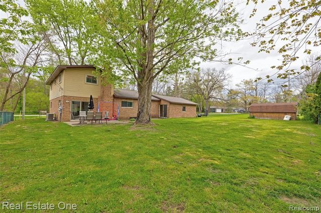 1135 Lochaven Road, Waterford, MI 48327