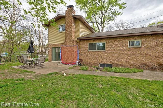 1135 Lochaven Road, Waterford, MI 48327
