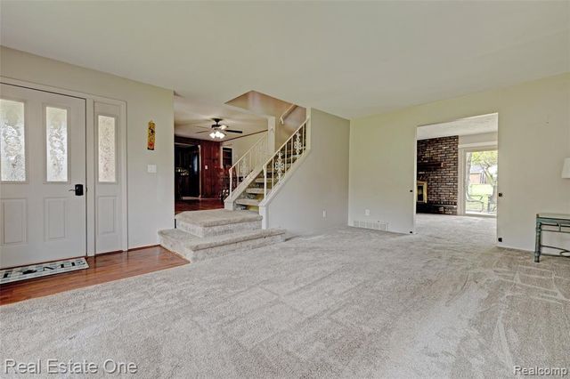 1135 Lochaven Road, Waterford, MI 48327