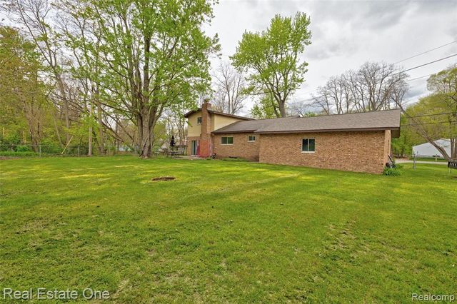 1135 Lochaven Road, Waterford, MI 48327