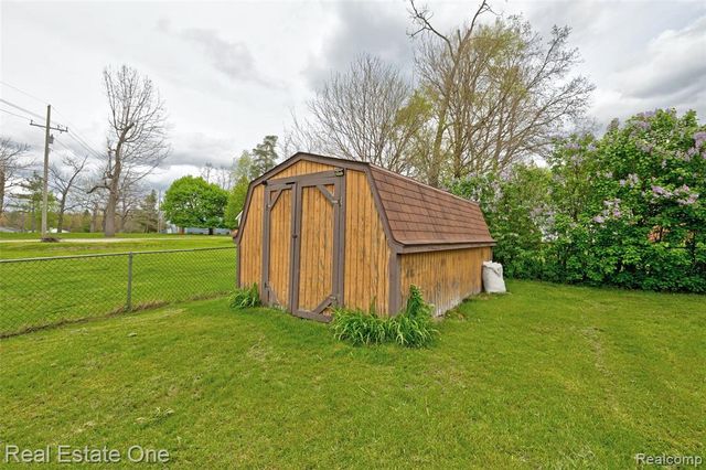 1135 Lochaven Road, Waterford, MI 48327
