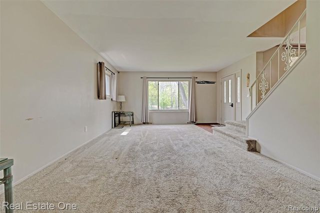 1135 Lochaven Road, Waterford, MI 48327