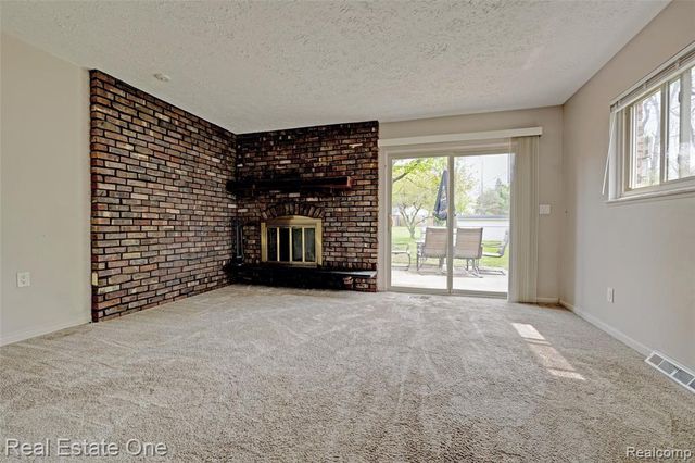 1135 Lochaven Road, Waterford, MI 48327