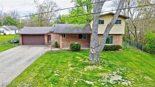 1135 Lochaven Road, Waterford, MI 48327