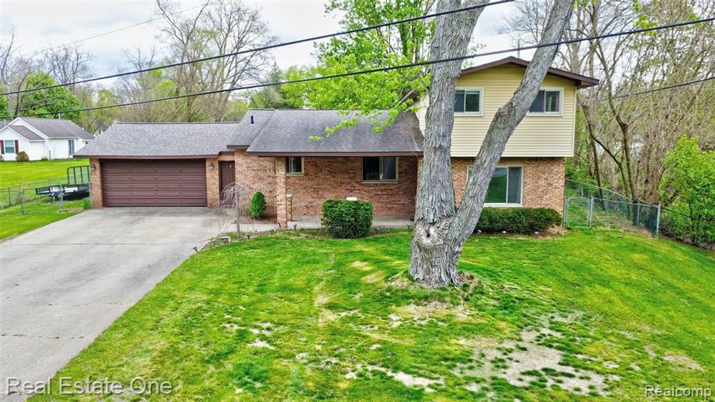 1135 Lochaven Road, Waterford, MI 48327