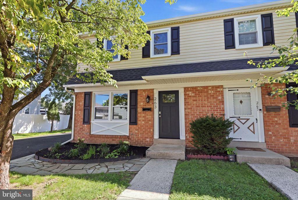 263 N PENROSE ST, QUAKERTOWN, PA 18951 — exterior