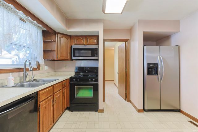 15859 Homestead Trail, Granger, IN 46530