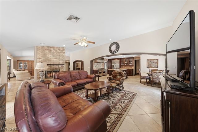 5555 Palmyra Avenue, Las Vegas, NV 89146