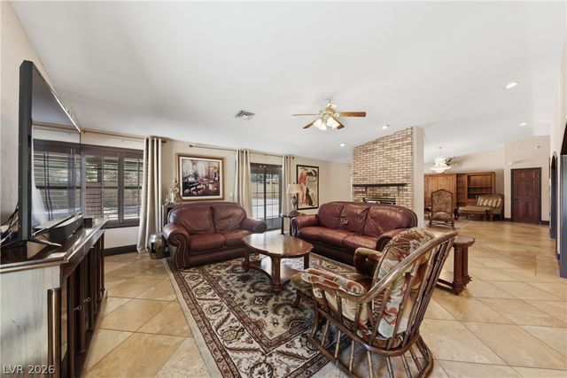 5555 Palmyra Avenue, Las Vegas, NV 89146