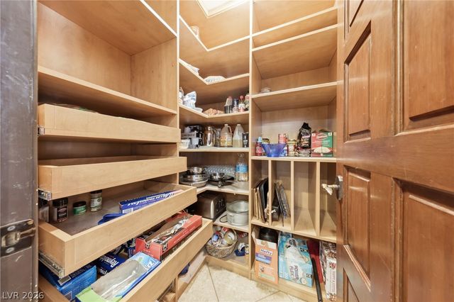 5555 Palmyra Avenue, Las Vegas, NV 89146