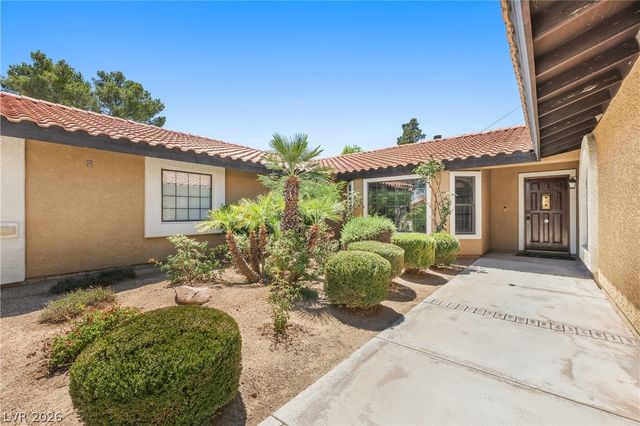 5555 Palmyra Avenue, Las Vegas, NV 89146