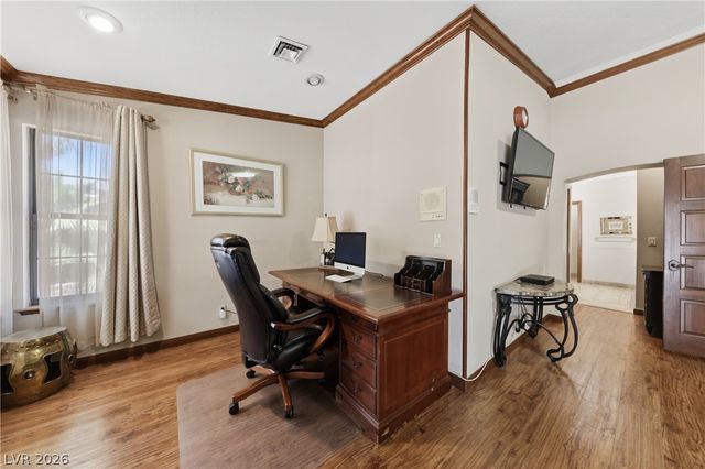 5555 Palmyra Avenue, Las Vegas, NV 89146