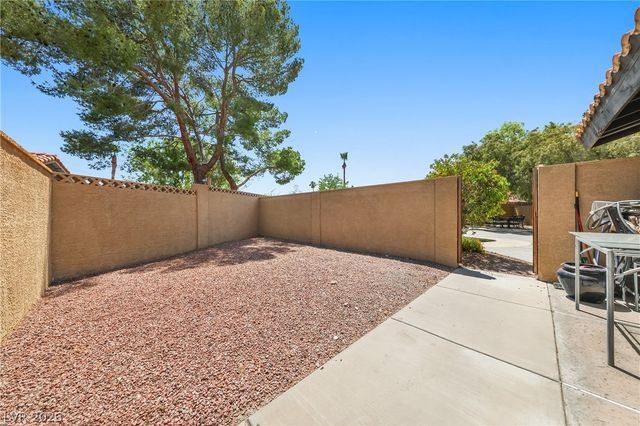 5555 Palmyra Avenue, Las Vegas, NV 89146