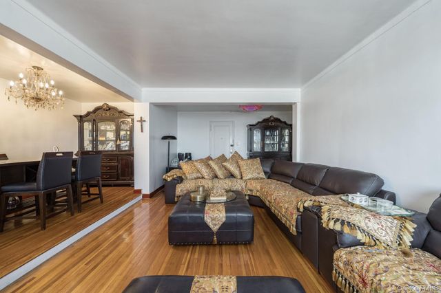 143-50 Hoover Avenue 306, Briarwood, NY 11435