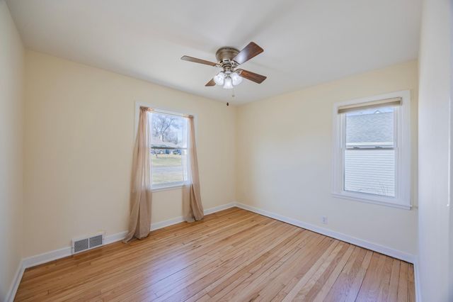 125 Ridgewood Drive, Hopkins, MN 55343