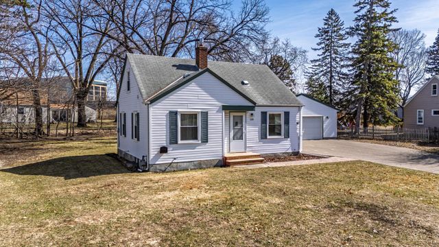 125 Ridgewood Drive, Hopkins, MN 55343