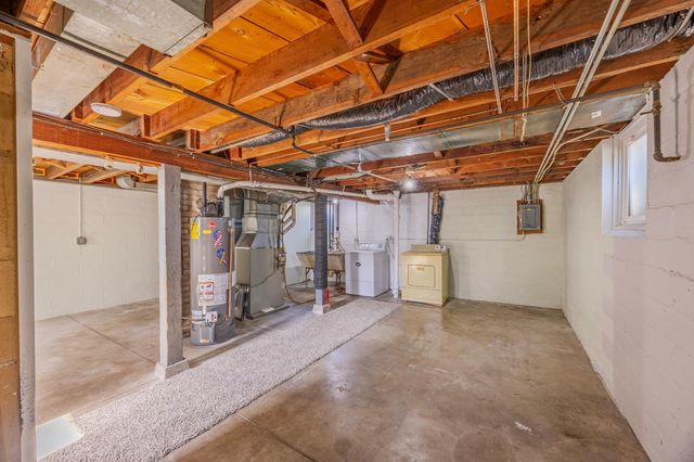 125 Ridgewood Drive, Hopkins, MN 55343