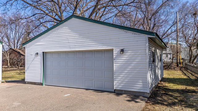 125 Ridgewood Drive, Hopkins, MN 55343