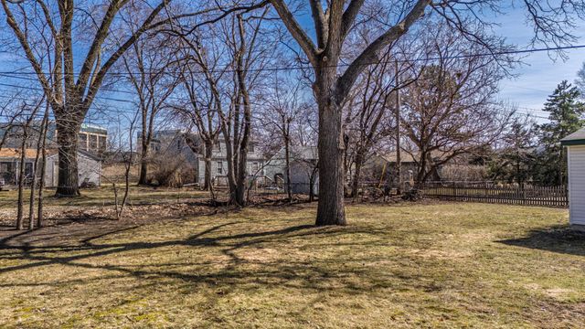 125 Ridgewood Drive, Hopkins, MN 55343