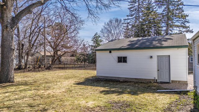 125 Ridgewood Drive, Hopkins, MN 55343