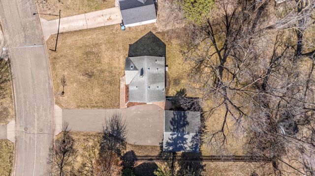 125 Ridgewood Drive, Hopkins, MN 55343