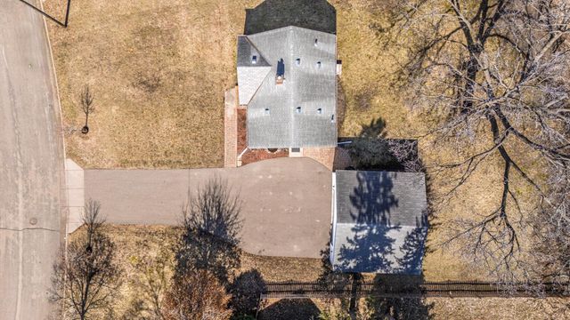 125 Ridgewood Drive, Hopkins, MN 55343