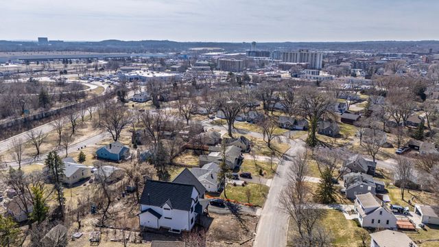 125 Ridgewood Drive, Hopkins, MN 55343