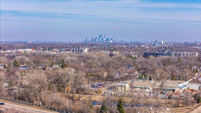 125 Ridgewood Drive, Hopkins, MN 55343