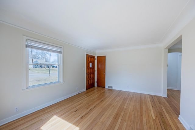 125 Ridgewood Drive, Hopkins, MN 55343