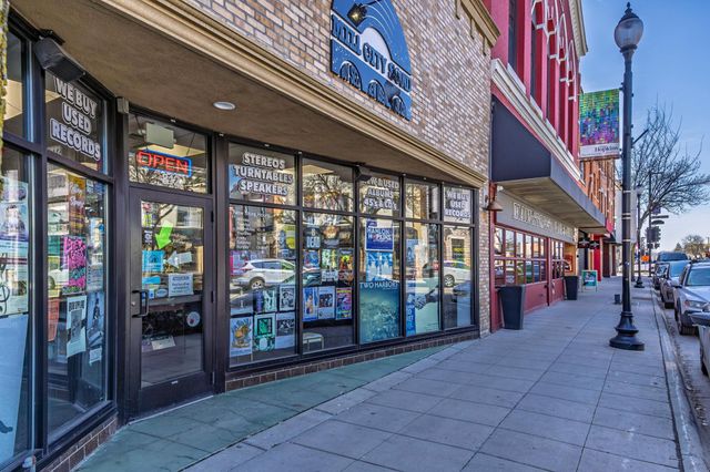 125 Ridgewood Drive, Hopkins, MN 55343