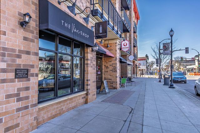 125 Ridgewood Drive, Hopkins, MN 55343