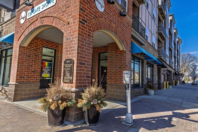 125 Ridgewood Drive, Hopkins, MN 55343