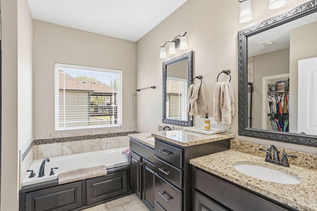 6410 SHALLOW RIVER DR, Columbia, MO 65201
