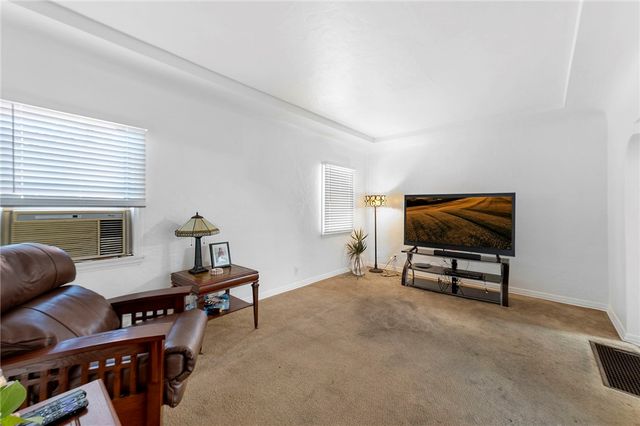 6724 Gardenia, Long Beach, CA 90805