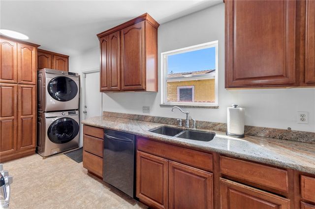 6724 Gardenia, Long Beach, CA 90805