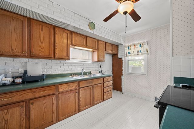 2922 9th Street, Rock Island, IL 61201