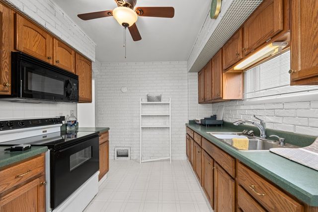 2922 9th Street, Rock Island, IL 61201