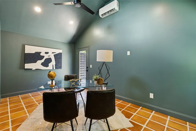 110 N Ravinia Drive, Dallas, TX 75211
