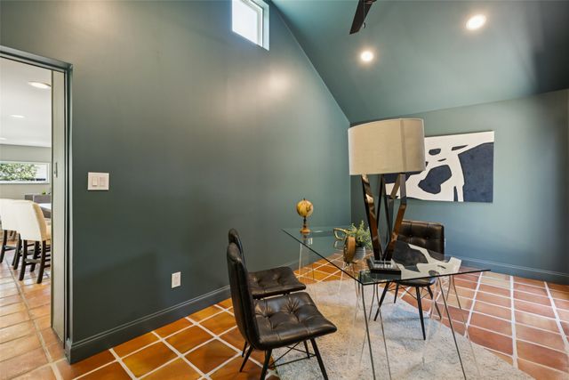 110 N Ravinia Drive, Dallas, TX 75211