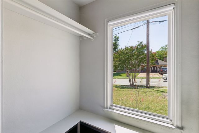 110 N Ravinia Drive, Dallas, TX 75211