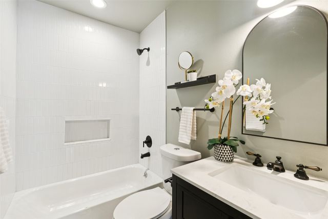 110 N Ravinia Drive, Dallas, TX 75211