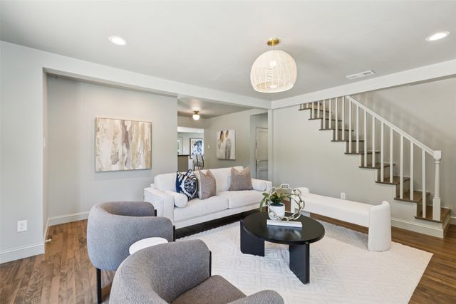 110 N Ravinia Drive, Dallas, TX 75211