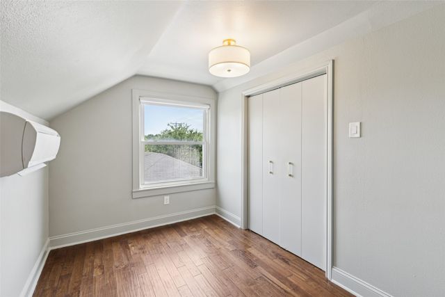110 N Ravinia Drive, Dallas, TX 75211