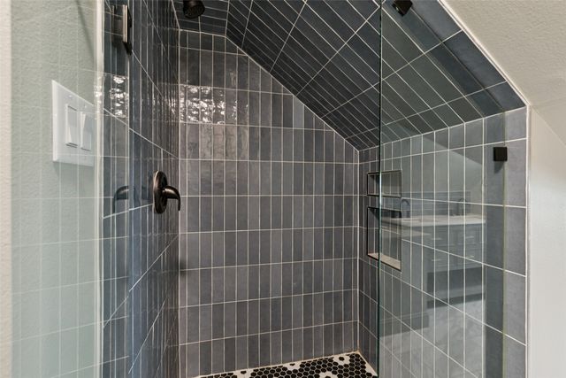 110 N Ravinia Drive, Dallas, TX 75211